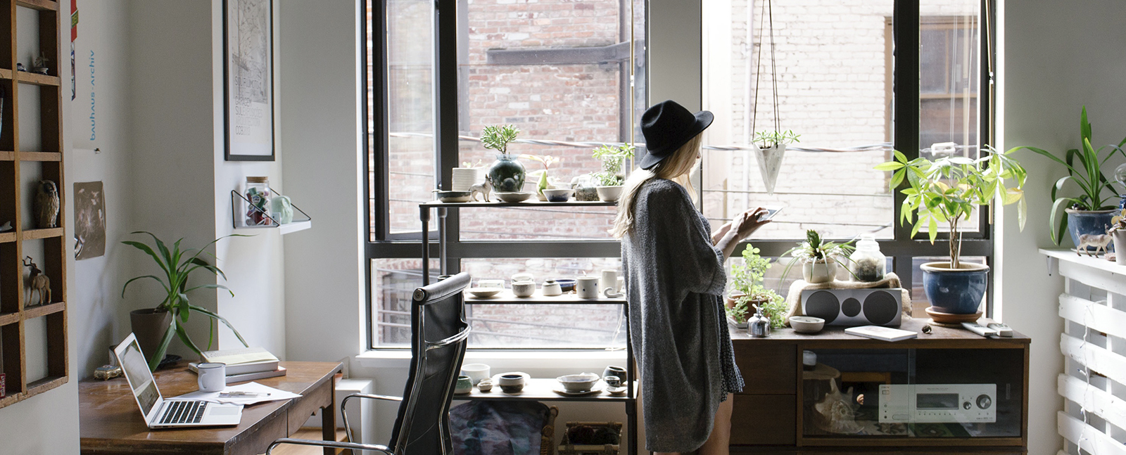 Unlock Your Freedom: Find Remote SEO Jobs, Master Digital Nomad Life, and Discover the Best Countries to Live & Work Abroad